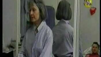 L'enorme culo nonne lesbo Alice Ozawa ha battuto in un film di gola profonda giapponese