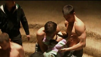 Luscious insegnante giapponese gangbanged dai suoi nonne video porno studenti arrapati